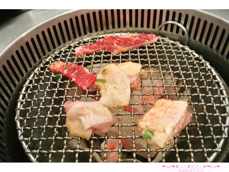 屋頂上休閒會館：【食記】oO。。台北　陽明山　屋頂上The Top　夜景　燒烤　合菜　甜點　下午茶　BBQ烤肉　中式　速食　海鮮　台灣料理　泰國菜　火鍋　美麗的夜景，配上食物，是人生最大的享受～oO。o○。　