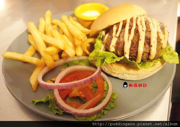 P1360735露西漢堡 200.JPG