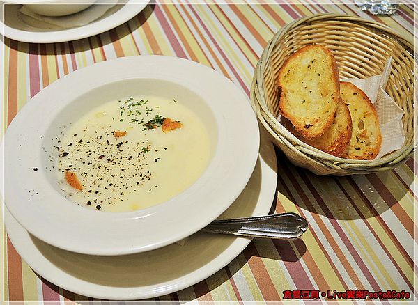 LIVE PASTA  饗樂義大利麵：『台北。大安區』【Live饗樂Pasta&Cafe】東區巷弄美食。樂高主題餐廳