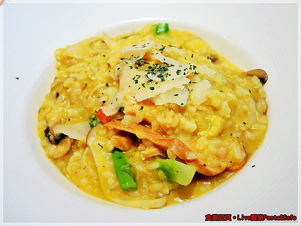 LIVE PASTA  饗樂義大利麵：『台北。大安區』【Live饗樂Pasta&Cafe】東區巷弄美食。樂高主題餐廳