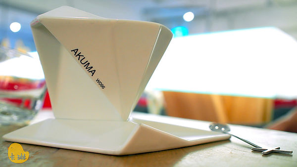 akuma caca 可可設計人文咖啡:【食記】《akuma caca 可可設計人文咖啡》白色幾何咖啡館