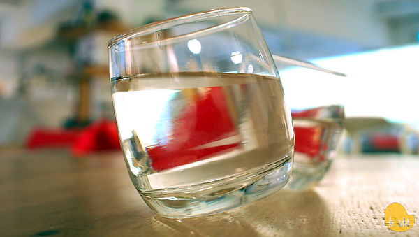 akuma caca 可可設計人文咖啡:【食記】《akuma caca 可可設計人文咖啡》白色幾何咖啡館