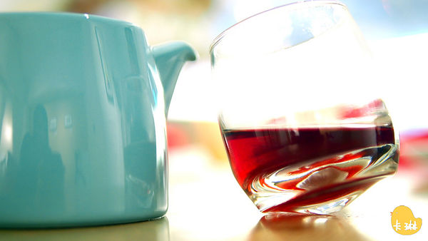 akuma caca 可可設計人文咖啡:【食記】《akuma caca 可可設計人文咖啡》白色幾何咖啡館