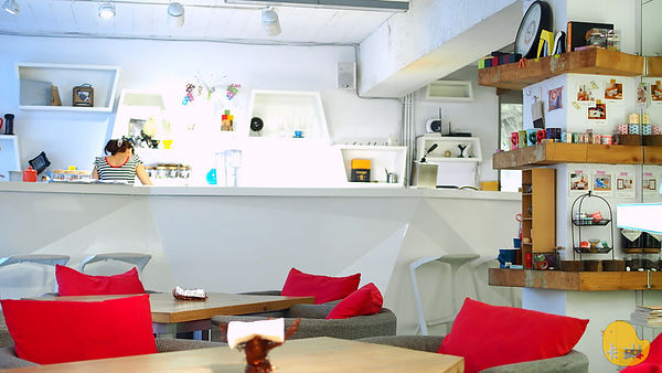 akuma caca 可可設計人文咖啡:【食記】《akuma caca 可可設計人文咖啡》白色幾何咖啡館