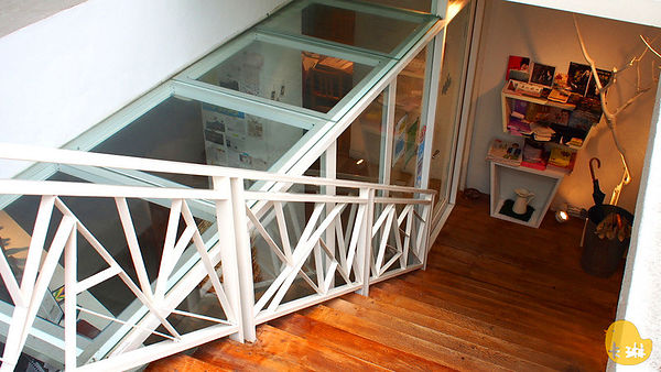 akuma caca 可可設計人文咖啡:【食記】《akuma caca 可可設計人文咖啡》白色幾何咖啡館