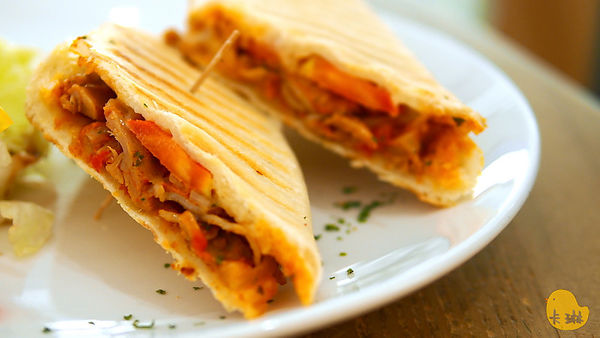 akuma caca 可可設計人文咖啡:【食記】《akuma caca 可可設計人文咖啡》白色幾何咖啡館