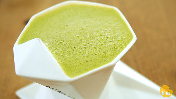 akuma caca 可可設計人文咖啡:【食記】《akuma caca 可可設計人文咖啡》白色幾何咖啡館