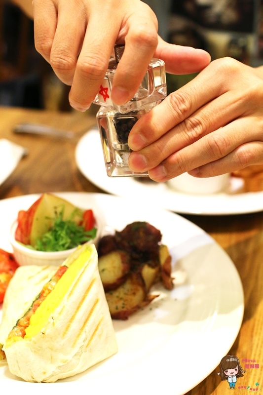 Aunt Stella's 詩特莉餅乾咖啡(SOGO復興店):【食記】台北東區 詩特莉 AUNT STELLA 早午餐新菜色 美式鄉村 熱烤培根菠菜捲 起司鹹派大推