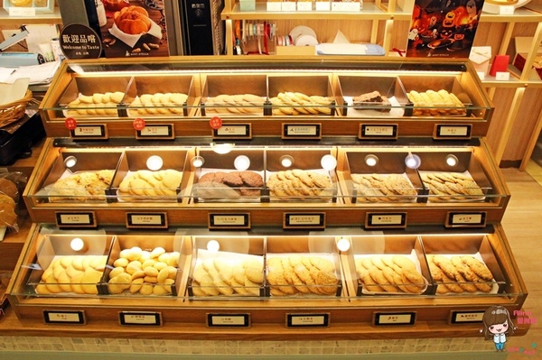 Aunt Stella's 詩特莉餅乾咖啡(SOGO復興店):【食記】台北東區 詩特莉 AUNT STELLA 早午餐新菜色 美式鄉村 熱烤培根菠菜捲 起司鹹派大推