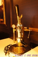 西雅圖極品咖啡(忠孝延吉店)：華麗度大增，西雅圖極品嚴焙