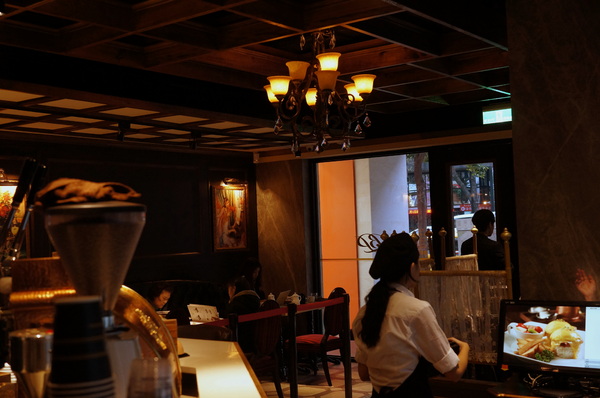 Barista Premium西雅圖極品嚴焙(忠孝延吉店):(胖樺食記)台北東區”西雅圖極品嚴焙咖啡館Barista Premium “。歐式優雅下午茶氛圍。