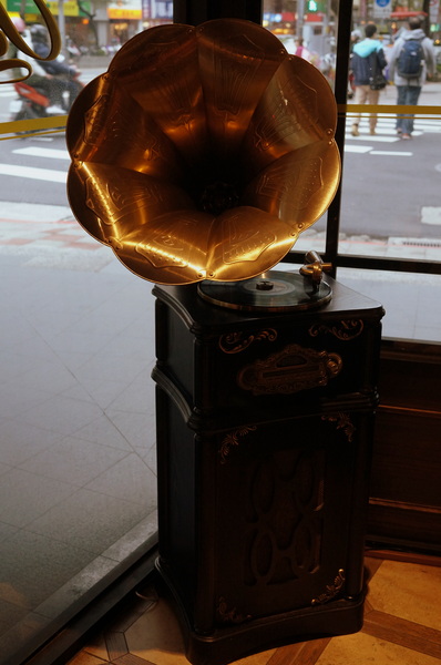 Barista Premium西雅圖極品嚴焙(忠孝延吉店):(胖樺食記)台北東區”西雅圖極品嚴焙咖啡館Barista Premium “。歐式優雅下午茶氛圍。