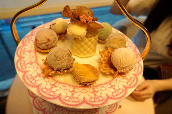 哈根達斯 Haagen-Dazs(敦南旗艦店)：當一天假貴婦-Haagen-Dazs皇家繽紛下午茶+珍愛心語