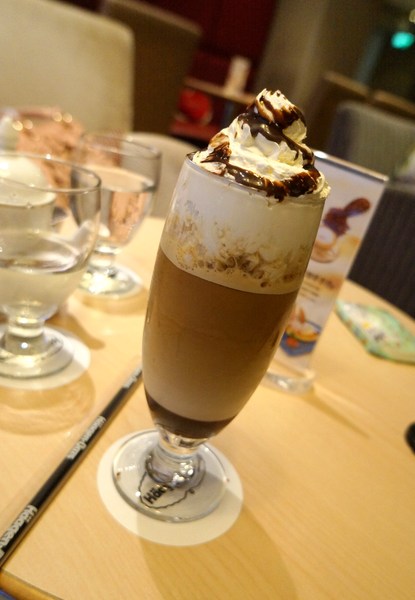 哈根達斯 Haagen-Dazs(敦南旗艦店)：當一天假貴婦-Haagen-Dazs皇家繽紛下午茶+珍愛心語