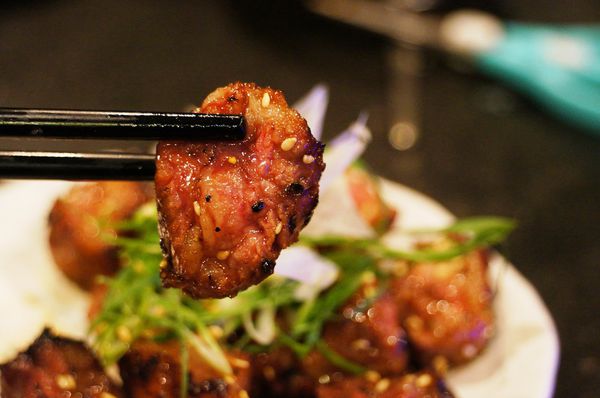 台北美食推薦-信義區夜店酒吧風的日式燒烤店[ 炙酒宅 ]