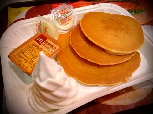 麥當勞(羅斯福店):DIY麥當勞升級早餐----霜淇淋鬆餅^^