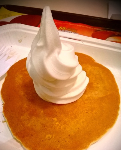 麥當勞(羅斯福店):DIY麥當勞升級早餐----霜淇淋鬆餅^^