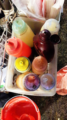 紅花香腸：【羽諾食記】通化夜市~紅花大香腸