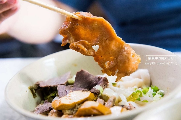 大陸麵店:【陽明山美食 | 大陸麵店】來文化吃碗具歷史的強蒜味牛肉乾拌麵吧!!