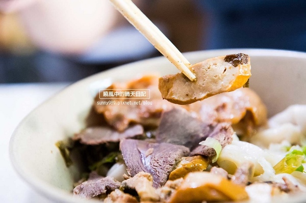 大陸麵店:【陽明山美食 | 大陸麵店】來文化吃碗具歷史的強蒜味牛肉乾拌麵吧!!