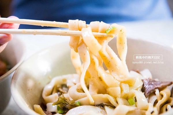 大陸麵店:【陽明山美食 | 大陸麵店】來文化吃碗具歷史的強蒜味牛肉乾拌麵吧!!