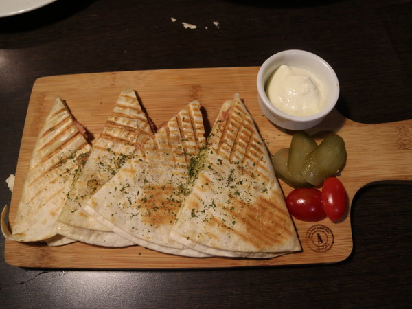 Alleycat's Stone-Oven-Baked Pizza 手工窯烤披薩(天母店Tien Mu)：【台北美食】聚餐看運動比賽好地方，Alleycat's Stone-Oven-Baked Pizza 手工窯烤披薩 / 天母店Tien Mu@芝山捷運站