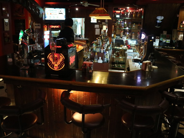 Alleycat's Stone-Oven-Baked Pizza 手工窯烤披薩(天母店Tien Mu)：【台北美食】聚餐看運動比賽好地方，Alleycat's Stone-Oven-Baked Pizza 手工窯烤披薩 / 天母店Tien Mu@芝山捷運站