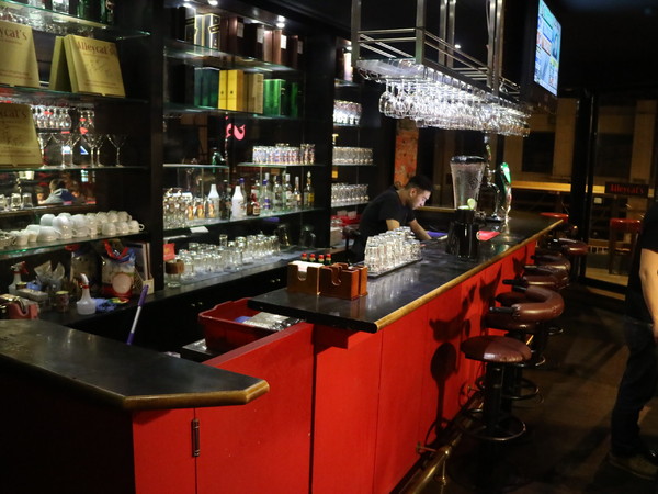 Alleycat's Stone-Oven-Baked Pizza 手工窯烤披薩(天母店Tien Mu)：【台北美食】聚餐看運動比賽好地方，Alleycat's Stone-Oven-Baked Pizza 手工窯烤披薩 / 天母店Tien Mu@芝山捷運站