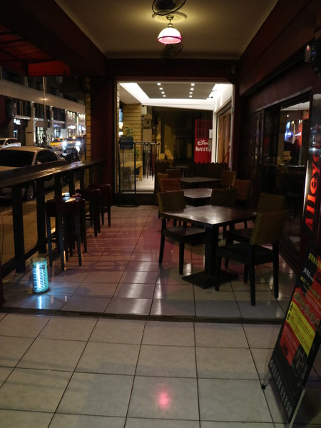 Alleycat's Stone-Oven-Baked Pizza 手工窯烤披薩(天母店Tien Mu)：【台北美食】聚餐看運動比賽好地方，Alleycat's Stone-Oven-Baked Pizza 手工窯烤披薩 / 天母店Tien Mu@芝山捷運站