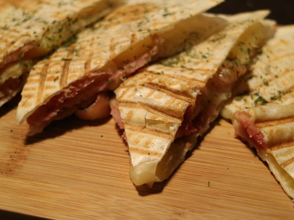 Alleycat's Stone-Oven-Baked Pizza 手工窯烤披薩(天母店Tien Mu)：【台北美食】聚餐看運動比賽好地方，Alleycat's Stone-Oven-Baked Pizza 手工窯烤披薩 / 天母店Tien Mu@芝山捷運站