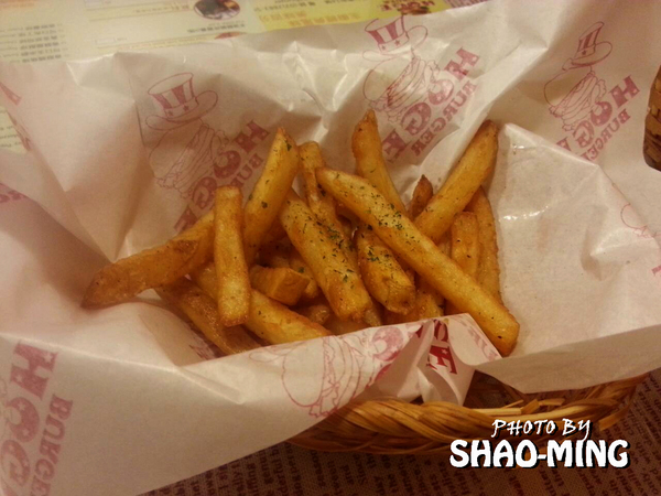 HUGE BURGER:(士林夜市)平價美式漢堡『HUGE BURGER 』超美味美式料理