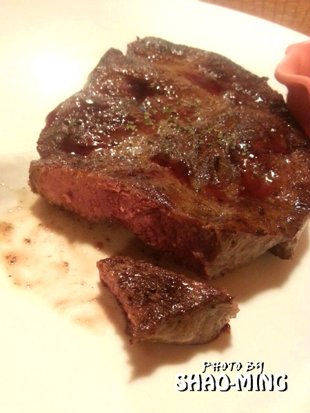 HUGE BURGER:(士林夜市)平價美式漢堡『HUGE BURGER 』超美味美式料理