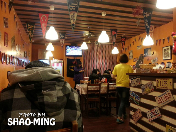 HUGE BURGER:(士林夜市)平價美式漢堡『HUGE BURGER 』超美味美式料理