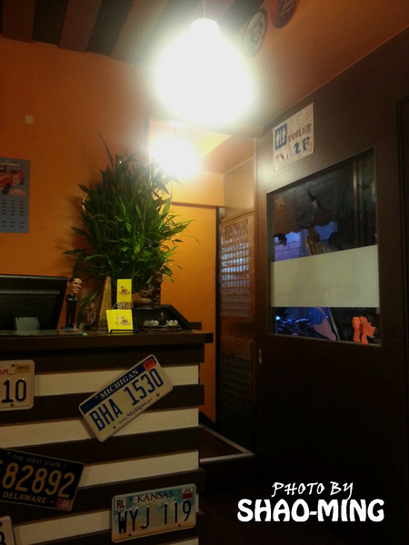 HUGE BURGER:(士林夜市)平價美式漢堡『HUGE BURGER 』超美味美式料理