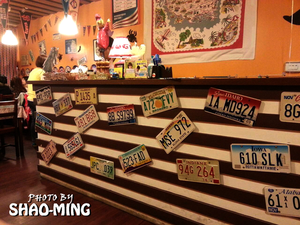 HUGE BURGER:(士林夜市)平價美式漢堡『HUGE BURGER 』超美味美式料理