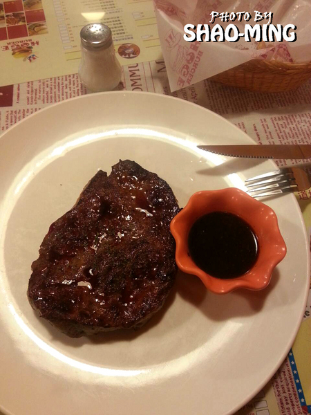 HUGE BURGER:(士林夜市)平價美式漢堡『HUGE BURGER 』超美味美式料理