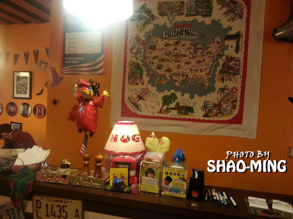 HUGE BURGER:(士林夜市)平價美式漢堡『HUGE BURGER 』超美味美式料理