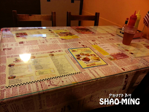 HUGE BURGER:(士林夜市)平價美式漢堡『HUGE BURGER 』超美味美式料理