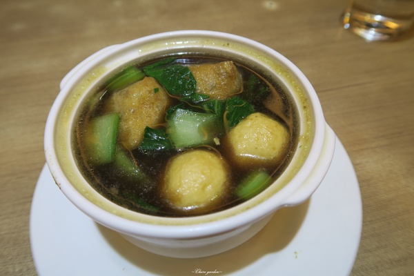 White Coffee 天母店：台北 天母 White Coffee~超美味新馬料理-海鮮炒麵、印度拋餅、牛油麵包