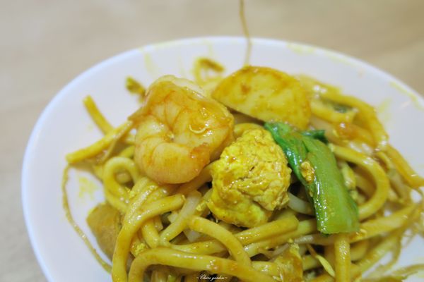 White Coffee 天母店：台北 天母 White Coffee~超美味新馬料理-海鮮炒麵、印度拋餅、牛油麵包