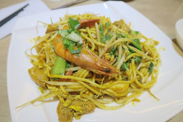 White Coffee 天母店：台北 天母 White Coffee~超美味新馬料理-海鮮炒麵、印度拋餅、牛油麵包