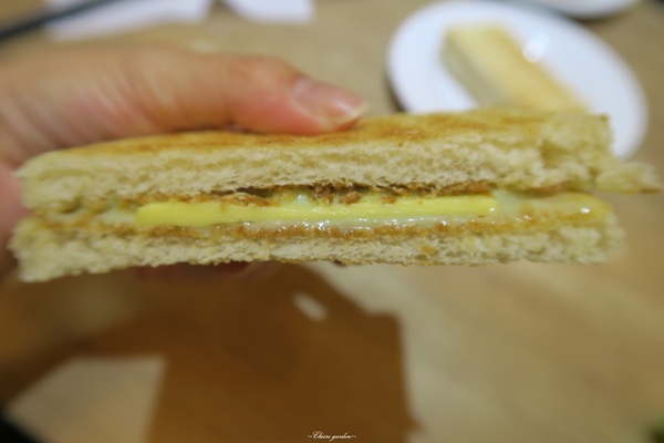 White Coffee 天母店：台北 天母 White Coffee~超美味新馬料理-海鮮炒麵、印度拋餅、牛油麵包