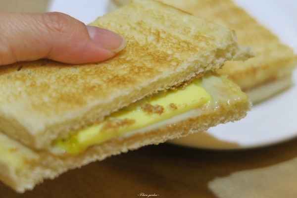 White Coffee 天母店：台北 天母 White Coffee~超美味新馬料理-海鮮炒麵、印度拋餅、牛油麵包