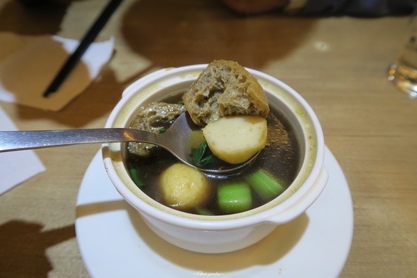 White Coffee 天母店：台北 天母 White Coffee~超美味新馬料理-海鮮炒麵、印度拋餅、牛油麵包