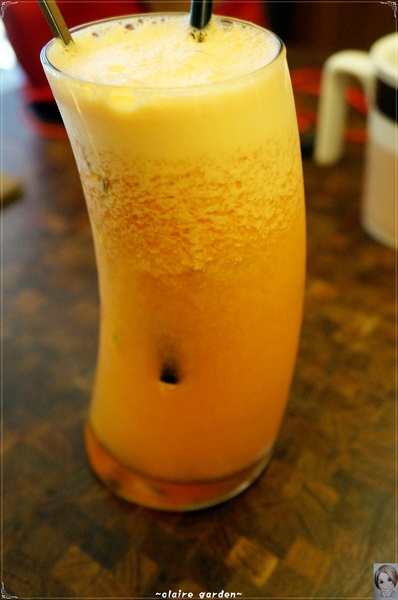 拓樸本然Topo Cafe:台北 天母 Topo~ 設計.天然.水燈泡