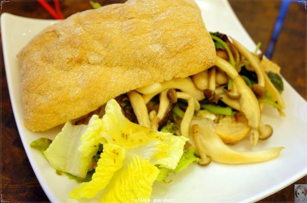 拓樸本然Topo Cafe:台北 天母 Topo~ 設計.天然.水燈泡