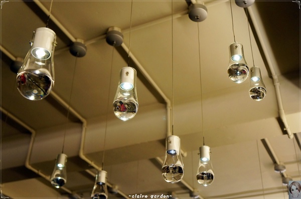 拓樸本然Topo Cafe:台北 天母 Topo~ 設計.天然.水燈泡