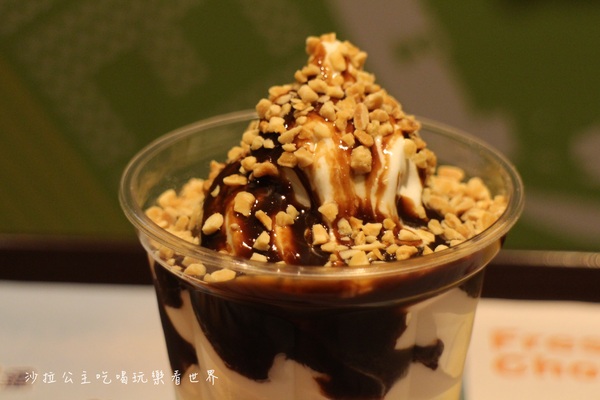 麥當勞(台北承德三門市)：期間限定/麥當勞新口味帶我走『提拉米蘇聖代』