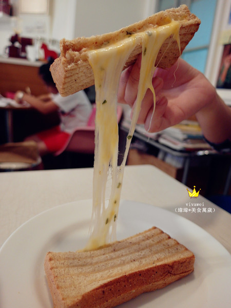 小確幸caf'e：近天母圓環－超牽絲義式熱烤三明治「小確幸cafe」