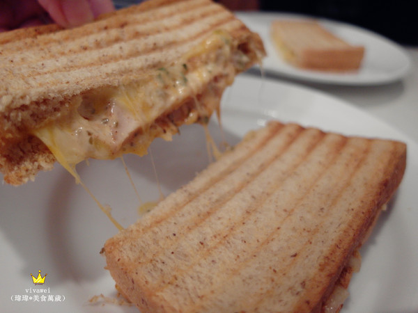小確幸caf'e：近天母圓環－超牽絲義式熱烤三明治「小確幸cafe」